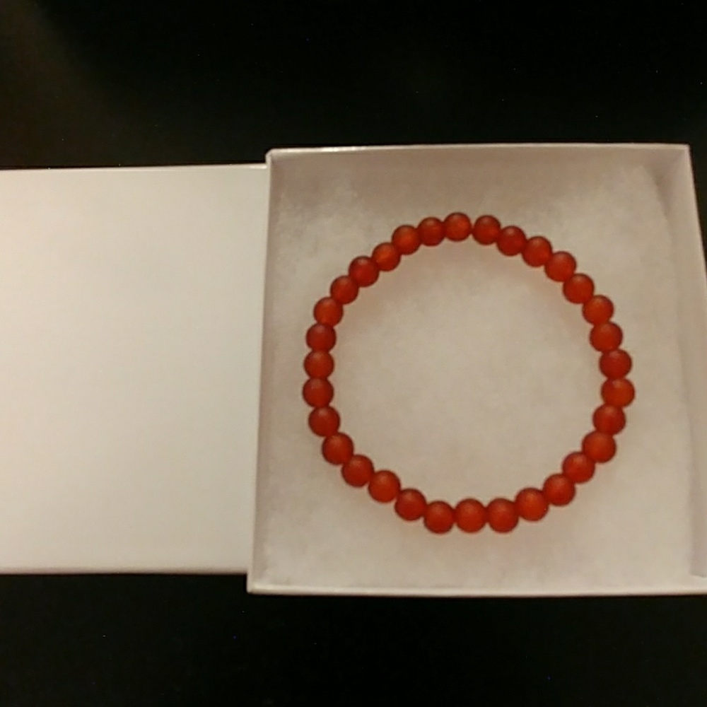 🔥CLEARANCE! Strawberry Matte Crystal Bracelet - Picture 5 of 8